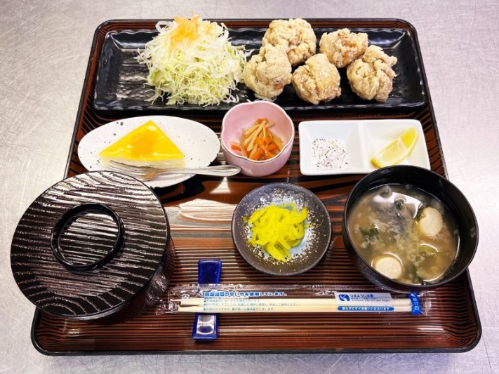鶏の唐揚げ定食